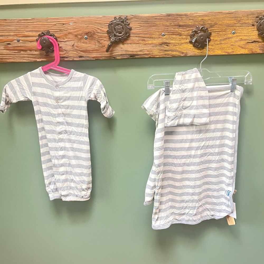 NEW‎ KicKee Pants Baby Set 0-3 Months Striped Gown Swaddling Blanket Grey White